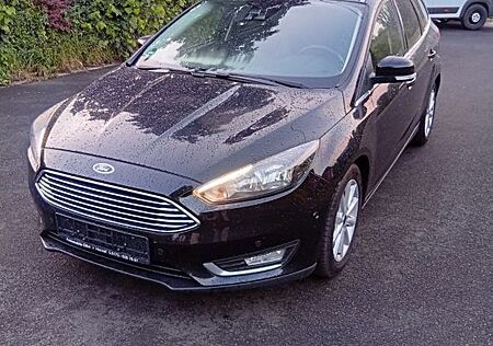 Ford Focus 1,5 Turnier Titanium Automatik Navi Scheck