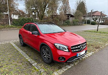 Mercedes-Benz GLA 200 -CarPlay-Pano-AHK-LED