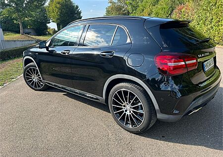 Mercedes-Benz GLA 200 AMG Line