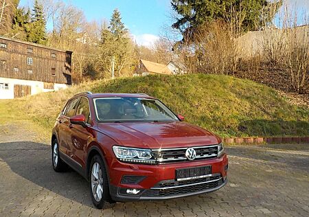 VW Tiguan Volkswagen 2.0 TDI PANORAMA! NAVI! LED!