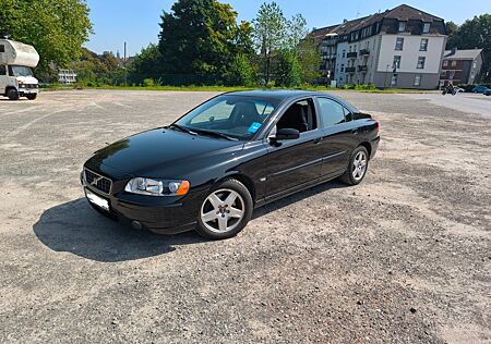 Volvo S60 D5 TÜV PDC Bluetooth Standheizung 8fach alu