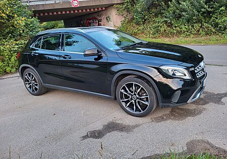 Mercedes-Benz GLA 250 DCT -
