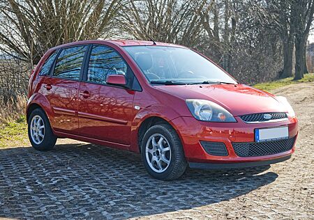 Ford Fiesta 1.3 Style TÜV 03/27 Frontscheibenhzg