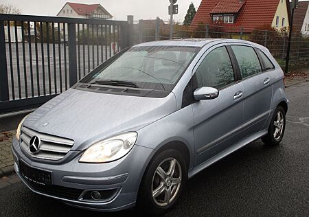 Mercedes-Benz B 200 *Licht+Sicht-Paket*Temp.*SHZ*AHK*ALU