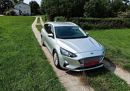 Ford Focus 1,5 Titanium LED/NaviACC/AHK el./1.HandTOP