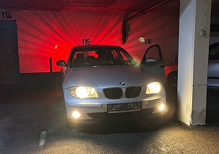 BMW 118i - Automatikgetriebe, PDC, Schiebedach
