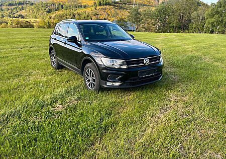 VW Tiguan Volkswagen 2.0 TDI SCR DSG 4MOTION Comfortline C...