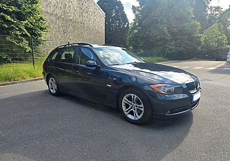 BMW 325xi Automatik / 4x4 / PANO / IDEALER ZUSTAND