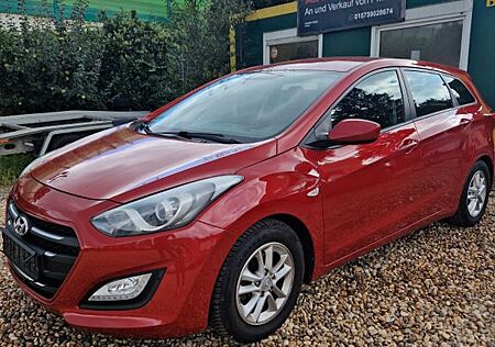 Hyundai i30 blue 1.6 CRDi 100kW Style