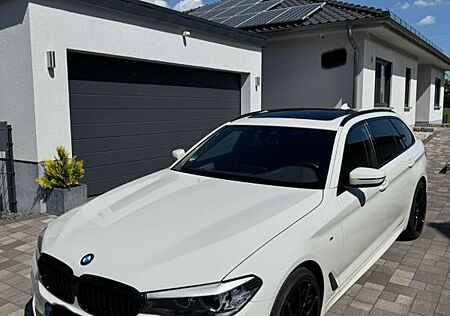 BMW 530d xDrive Touring 8-Fach bereift ! Top Zustand