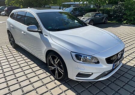Volvo V60 D6 Hybrid AWD R-Design Leder Voll
