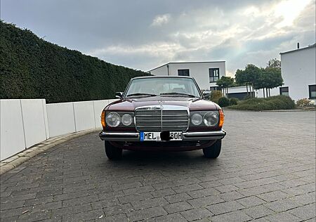 Mercedes-Benz E 230