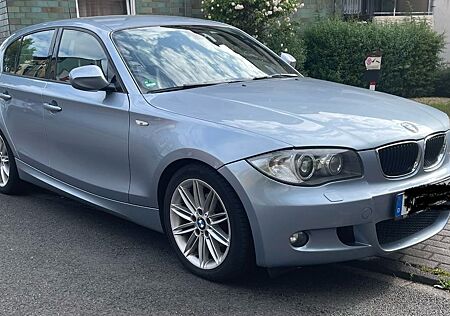BMW 118i M-Paket, 8-fach bereift