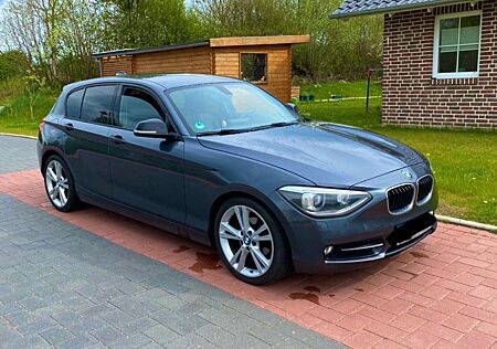 BMW 118d Sport Line Sport Line 18Zoll / Großes Navi