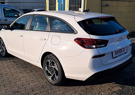 Hyundai i30 KOMBI 1.5i, LED, KLIMA, ALU, SHZ, LHZ, PDC v