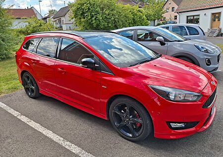 Ford Focus 1,5 EcoBoost 110kW ST-Line Red Turnier...
