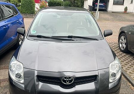 Toyota Auris 1.4 -