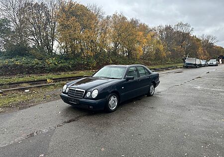 Mercedes-Benz E 200 CLASSIC