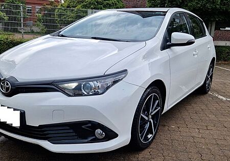 Toyota Auris Team D