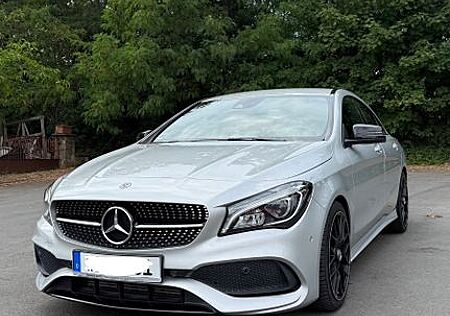 Mercedes-Benz CLA 200 - Coupe // AMG Line // Night Paket