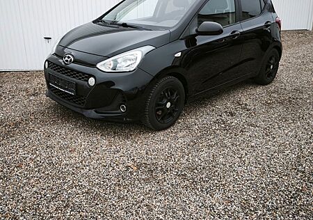 Hyundai i10 Euro 6 Navi SHZ LHZ AppleAndroid nur 113tkm!