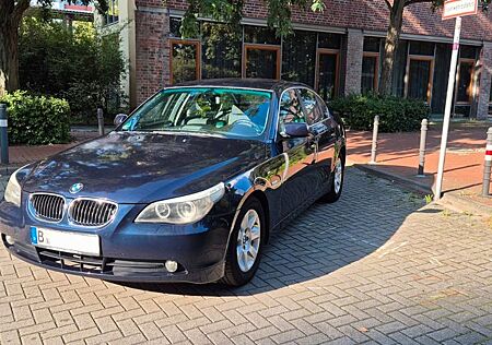 BMW 523i -