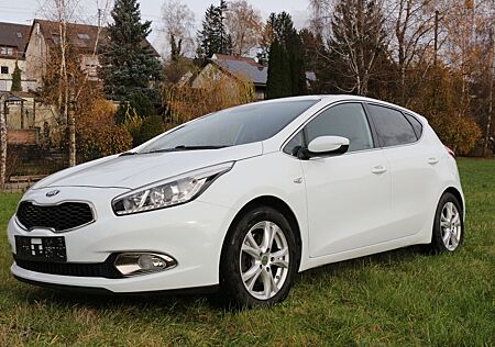 Kia Cee'd / Ceed 1.6 GDI Dream Team Edition Drea...