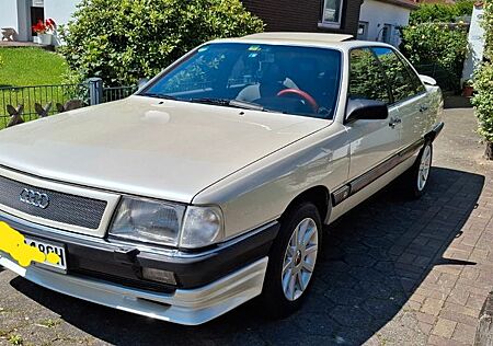 Audi 100