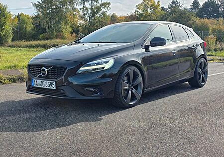 Volvo V40 2.0t T3 R-Design "Black Edition"