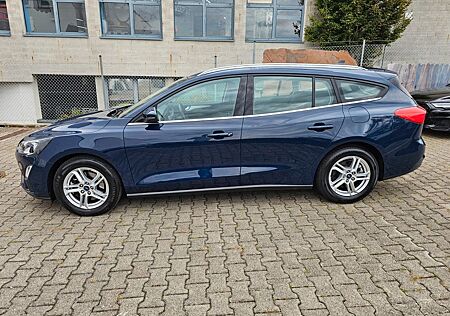Ford Focus NAVi*LED*PDC*KAMERA*SPUR*ACC*Apple/Android