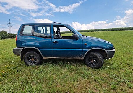 Nissan Terrano 2.4 - Jagd & Forst