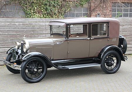 Ford Model A Fordor Leatherback "Briggs" Karosserie