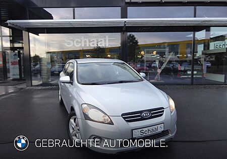 Kia Cee'd gebraucht kaufen Kia Cee'd Ceed 1.4 CVVT Attract