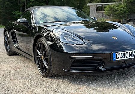 Porsche Boxster 718 Cabriolet all Black