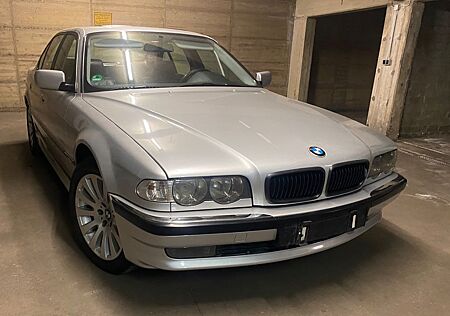 BMW 728i A -