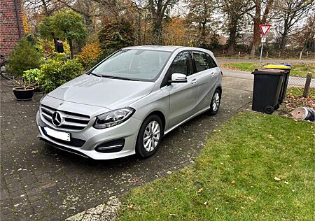 Mercedes-Benz B 180 -