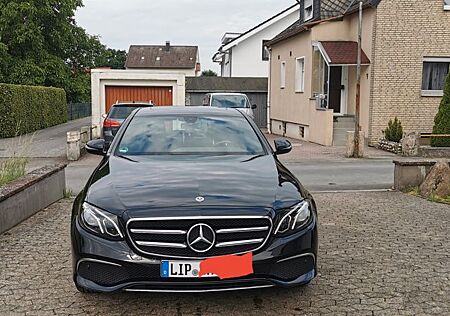 Mercedes-Benz E 200 4MATIC Autom