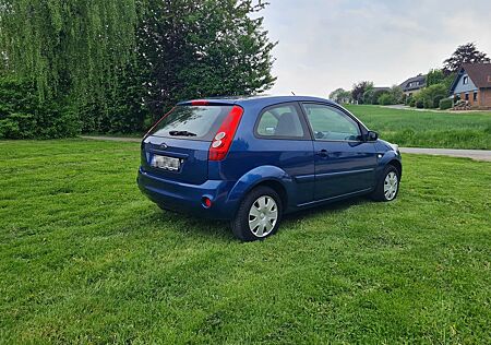 Ford Fiesta 1,3 51 kW Ambiente mit Klima
