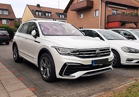 VW Tiguan Volkswagen R-Line 1,5 l TSI, 08/2021, AHK, Oryxweiss