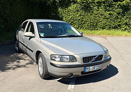 Volvo S60 (gepflegt/technisch gut/ohne Rost/edle Farbe