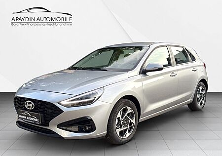 Hyundai i30 Lim. 1.5 Advantage LED/NAVI/R-KAM/LHZ/SHZ/LM