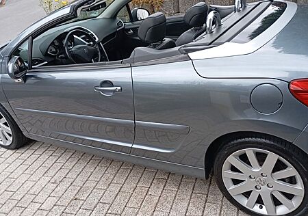Peugeot 207 CC AVANTGARDE TÜV VOR 68 km NEU + WARTUNG