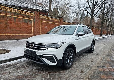 VW Tiguan Allspace Volkswagen Life 4Motion