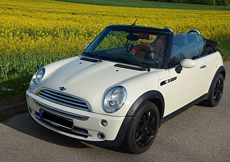Mini Cooper Cabrio Sidewalk