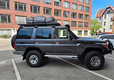 Toyota Land Cruiser GRJ 76L ... fertig für Weltreise