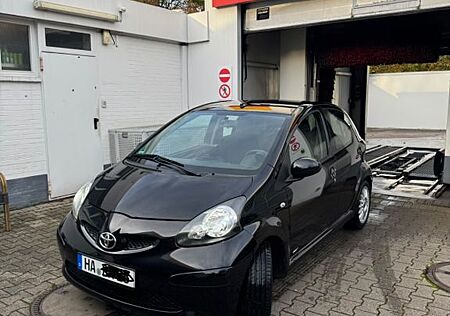 Toyota Aygo (X) gebraucht kaufen Toyota Aygo (X) Aygo (X) 1,0 Team Team