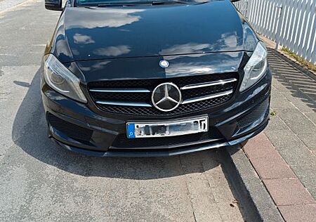 Mercedes-Benz A 180 AMG Line Automatik