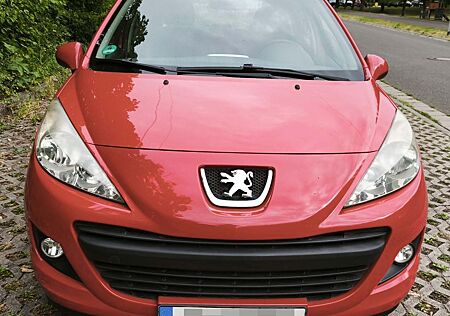 Peugeot 207 Urban Move, Panoramadach, Klima, Bluetooth