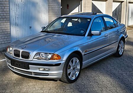 BMW 330 Xi Allrad 6 Zylinder E46 original Zustand