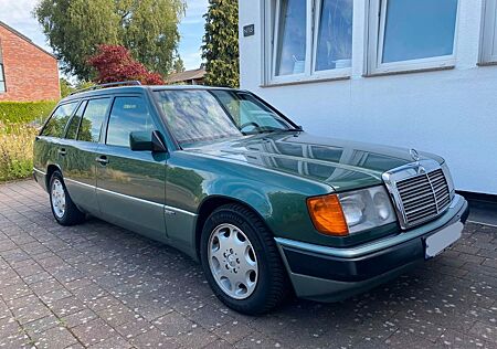 Mercedes-Benz 320 Sammler Mercedes S124 Sportline Classic Data 2+